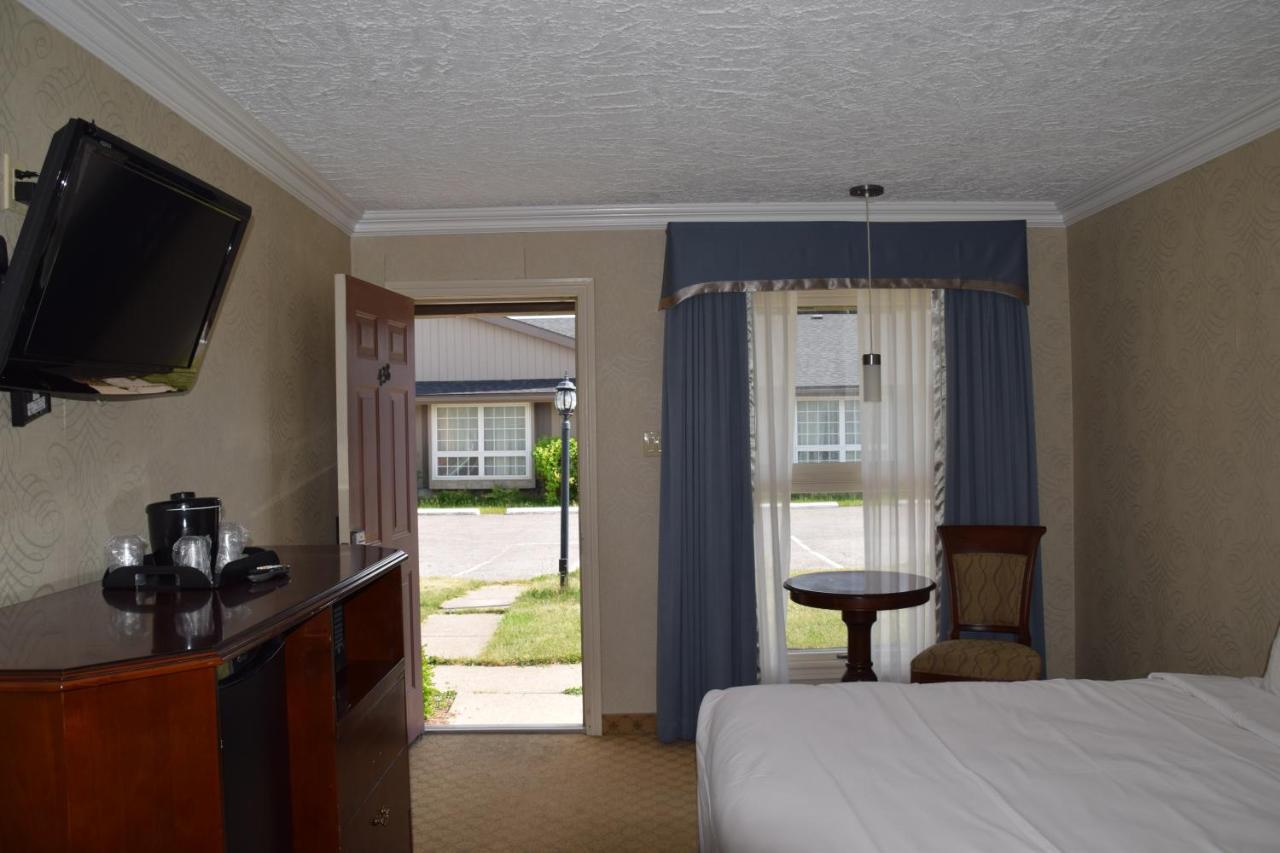 Festival Courtyard Inn 斯特拉福德 外观 照片