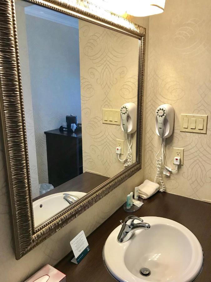 Festival Courtyard Inn 斯特拉福德 外观 照片
